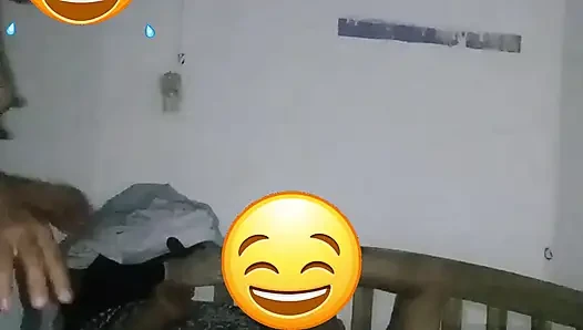 Süpermarketin güvenlik görevlisi karımı sikiyor.