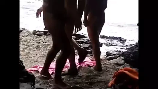 Çıplak sahilde hile, üçlü ii