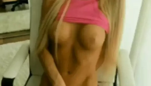 Sıcak sarışın seviyor için oynamak ile ona klitoris