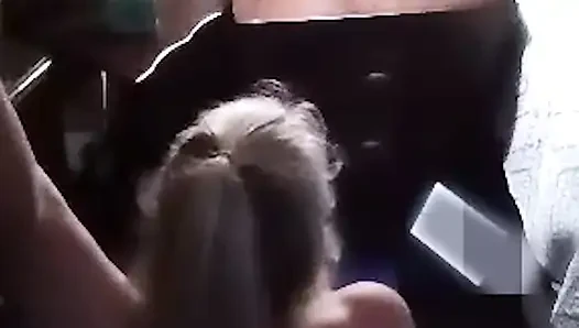 Ateşli iri güzel kadın sabah çıplak yoga yapıyor!