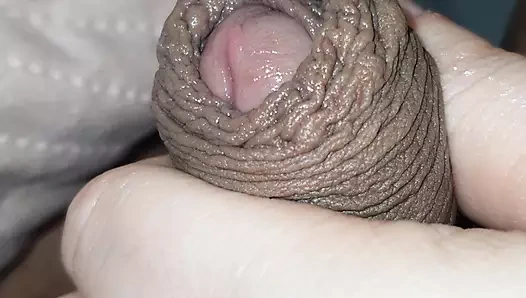 Üvey anne battaniyenin altında yakın çekim mastürbasyon üvey oğlunun yarağının ereksiyon olmasını sağlıyor