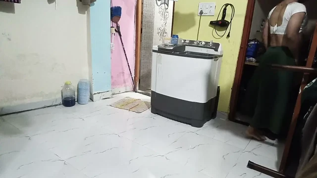 Wife ka blouse pahankar penis ki masaj ki