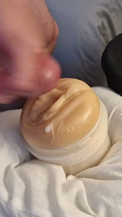 Büyük Beyaz Sik Fleshlight'ın İçine ve Üzerine Boşalana Kadar Sikiyor (İç Boşalma Boşalma Tiedtocum | Bölüm 1