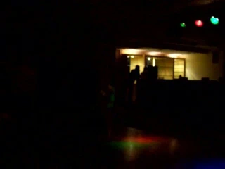 Karısı dans ederken erkekleri alıyor