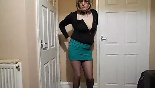 Sonunda..... Sadece elbiseli bir adam boo hoo