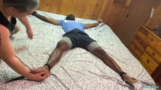 Elijah St. Louis'de gıdıklıyor