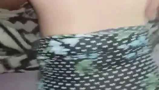 Bakış açısı çiçek elbisesiyle domaltarak sikişiyor