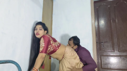 Hintli köylü evli kadın pansiyonda x erkek arkadaşıyla sert sikişiyor