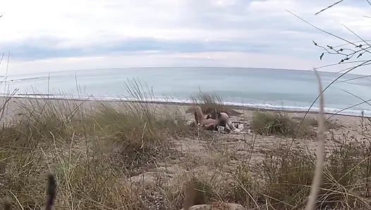 Fransız öğretmen sürtük çıplak plajda amatör sakso çekiyor yabancıyla boşalma - misscreamy