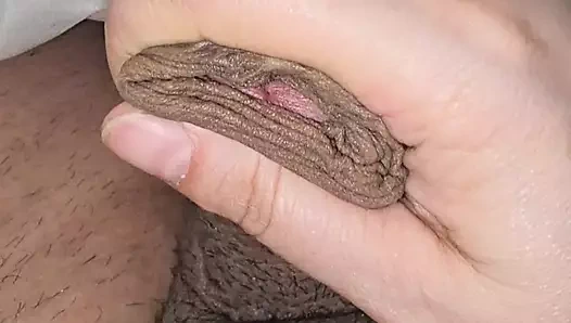 Üvey anne şişman üvey oğlunun sikini sıvazlayarak kilo vermesine yardımcı oluyor