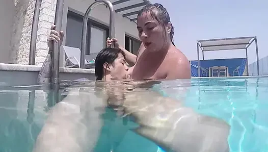 Hairy genç Japon'a denedi