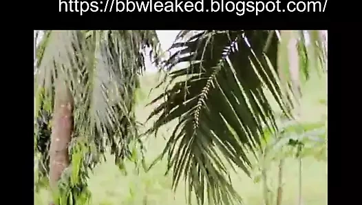 Güvenlik görevlisi azgın bir siyah kız sikikleri