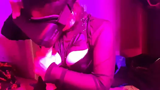 Sanal gerçeklik dünyasında ilk kez sakso çekiyor