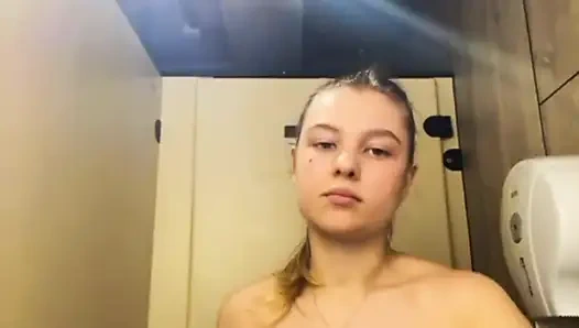 En iyi ateşli anlar. Herkesin içinde sikişiyor, öğürme, anal çifte penetrasyon