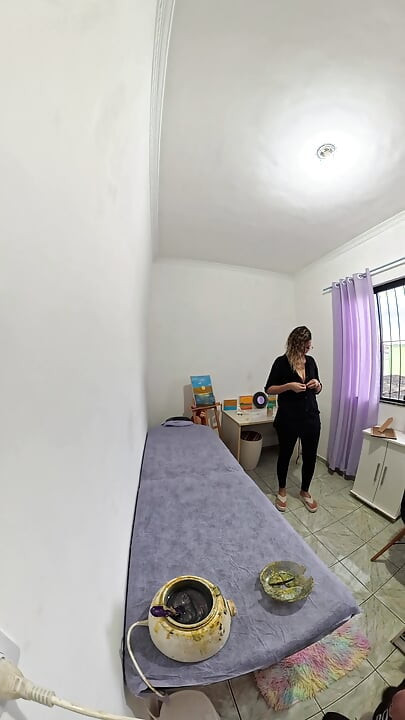 Bikini bölgesi ve anüsü için ateşli ağda ile kadın ağdası.