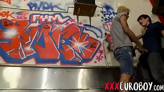 Sarışın punk twink seviyor için emmek sert horoz ve sikme sıkı göt