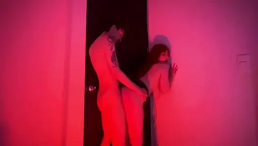 Kızıl Saçlı Partide Dans Eden Gece Kulübü'nün Banyosu'nda Benimle Sona Eriyor