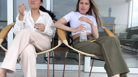 Komşular bizi izlerken vajinama dokunulmasını istiyor