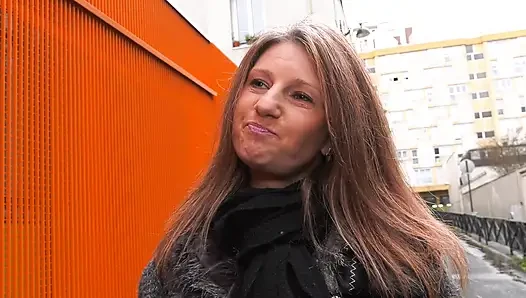 Gösterişli Fransız orta yaşlı seksi kadın götüne sokuyor