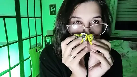 Bubblegum çiğnerken az ve soyun - tavşan tezgahçı