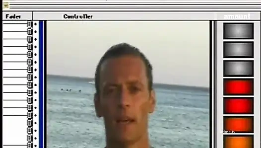 Kırmızı seksi iç çamaşırlı esmer kadın derin bir sakso çekiyor ve yüzüne döl duşu alıyor