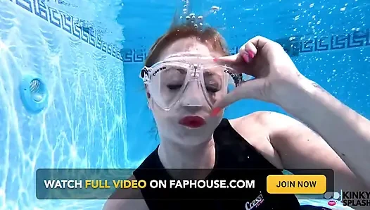 Sualtı giysisi ve maske fetişi dolum, baloncuklar ve nefes kontrolü