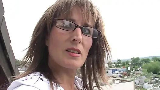 Amcığını gösterirsen seni yemeğe davet ediyorum