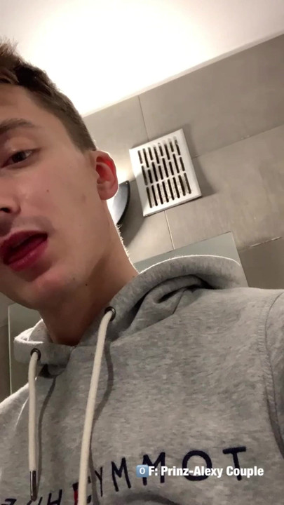Twink büyük yarakla mastürbasyon yapıyor ve calvin klein iç çamaşırına büyük boşalma yapıyor
