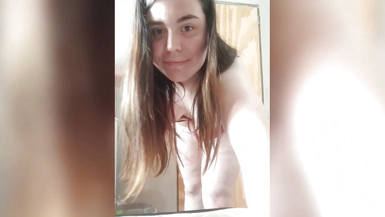 Lil cadı kız süpürgeyle mastürbasyon yapıyor