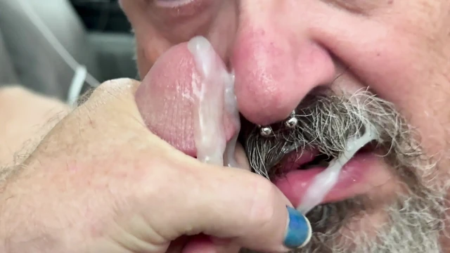 DaddyBearAZ getting his dick sucked