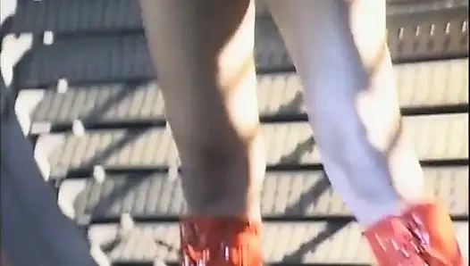 Güzel üçlü grup seks büyük yarak emiyor