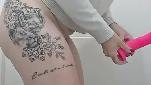 Little French This Feels Good In The Bath ve Mega Squirt