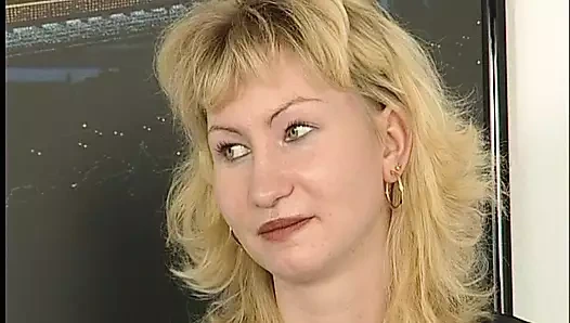 Willige Milf will den kleinen Spatz