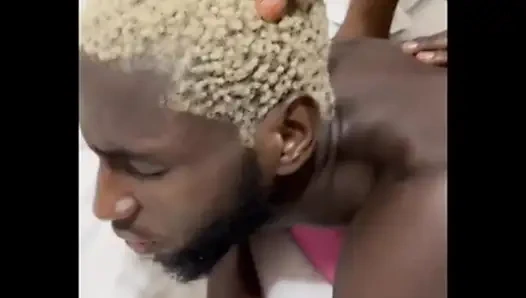 Kuzen erkek kardeş sikimi deliğini sikiyor