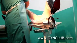 Bir jinekolog tarafından muayenede hemşire!