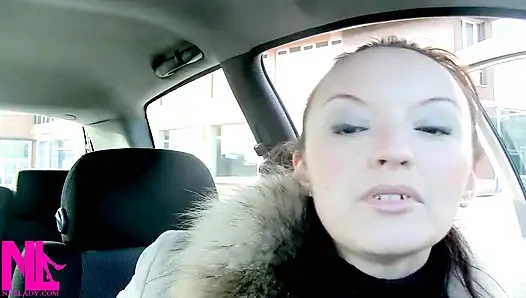 Ревинг и вождение в черных колготках и серых высоких каблуках