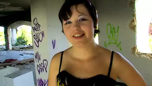 Terk edilmiş evde becerdin!