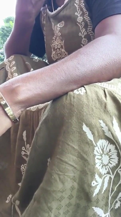 Anjali Bhabhi Ki Sex Video Evde Am Gösterisi | Klip 1