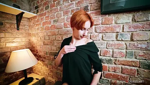 Mary Jane kızıl saçlı 30 yaşındaki pantolonsuz güzellik ama büyük çizmeli video