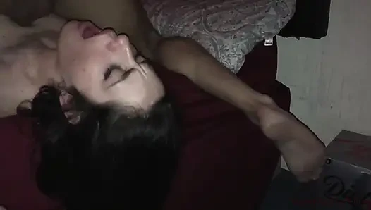 Üvey kız kardeşimle konuşurken yarağını ağzıma soktu!