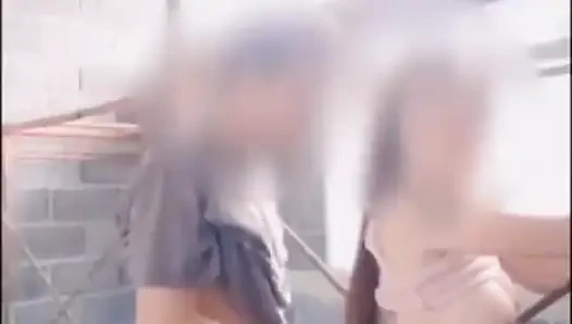 Karı koca evde birlikte oynuyor