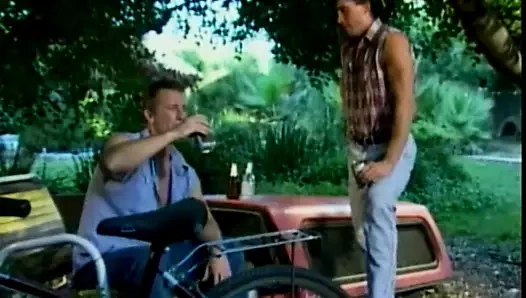 Kadın açık havada sikişiyor köylüler satın alıyor