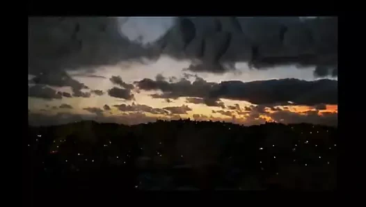 mete yalnız değilsin