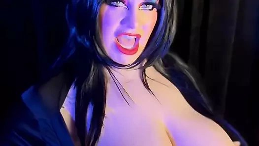 Kocaman sütlü anne göğüsleri – bbw elvira cosplay