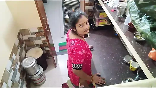 kitchen me khana banate  time aakar husband ne mujhe chod diya
