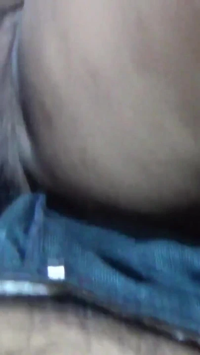 Orta yaşlı seksi kadın uzun ve sıkı bir muz seviyor | Klip 1