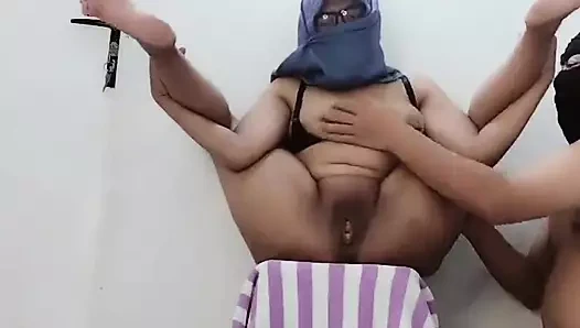 Teyzenin amcığını kontrol ediyor