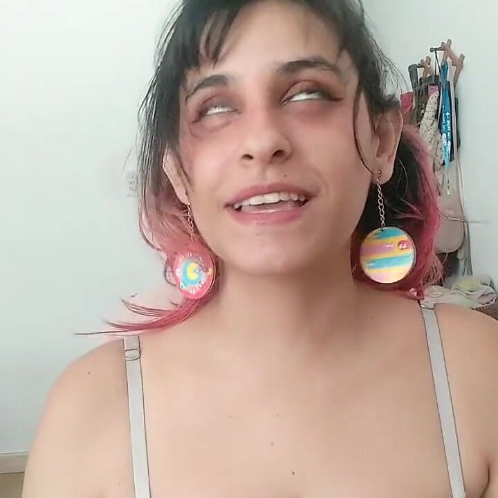 Aptal sürtük dölünü çalıyor! - Ahegao ve Tükürük