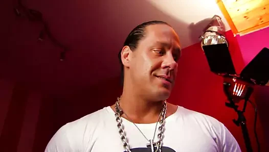 Busty kaltak sert becerdin alır!