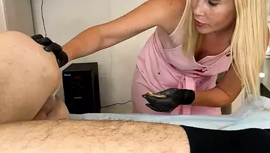 Bir adama dev bir penisle ağda yapmak!